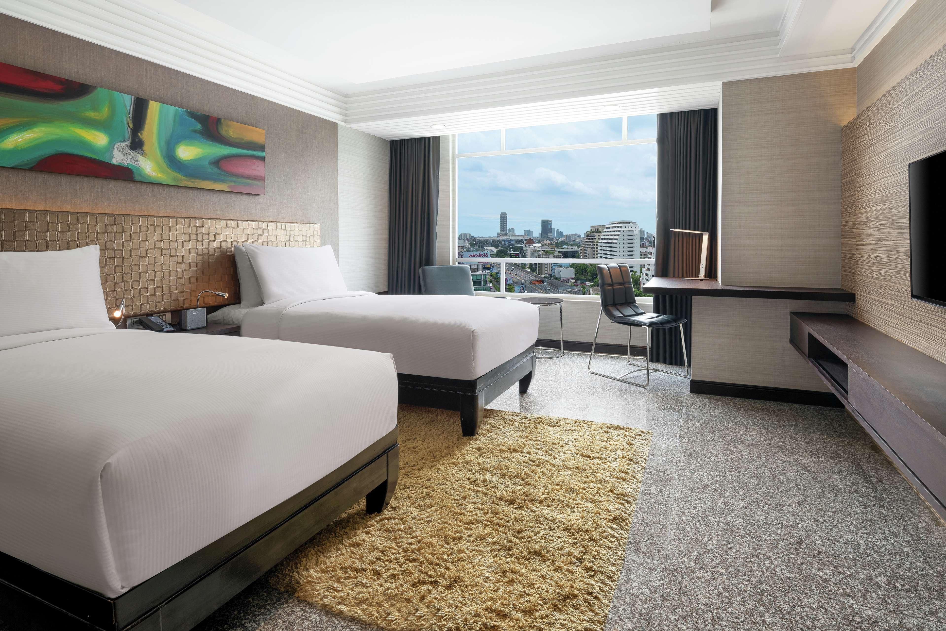 Doubletree By Hilton Bangkok Ploenchit Hotell Exteriör bild