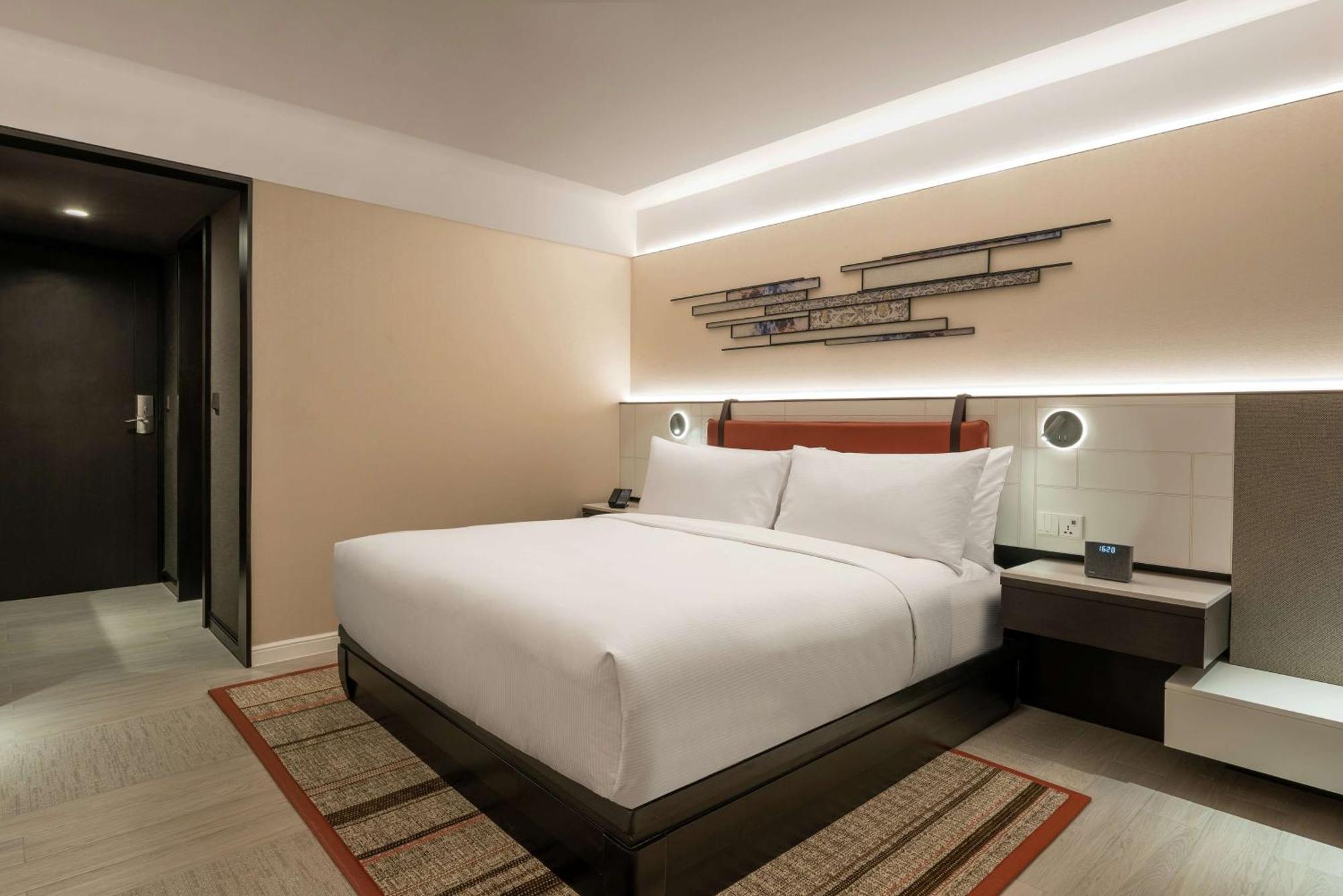 Doubletree By Hilton Bangkok Ploenchit Hotell Exteriör bild